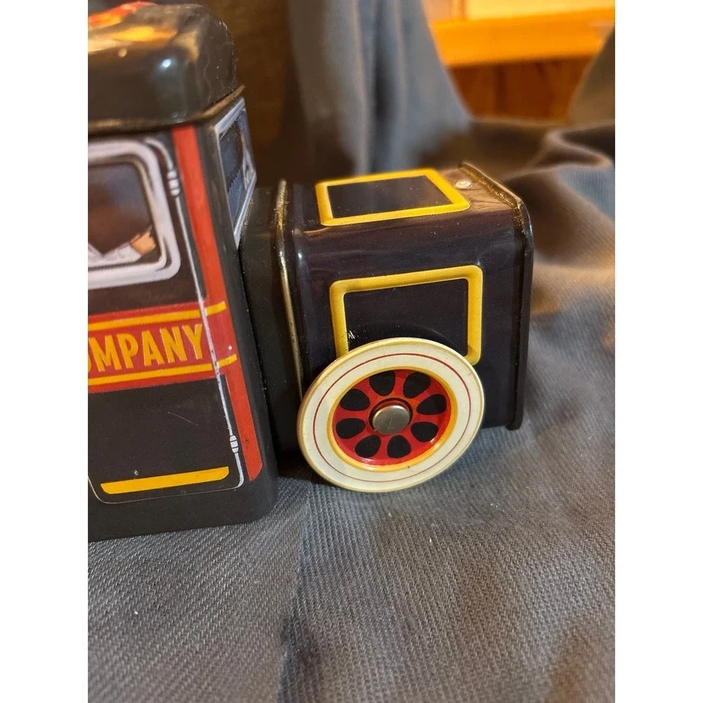 Vintage 2000 Hershey's Vehicle Series Canister 1 Milk Truck Collectible Tin